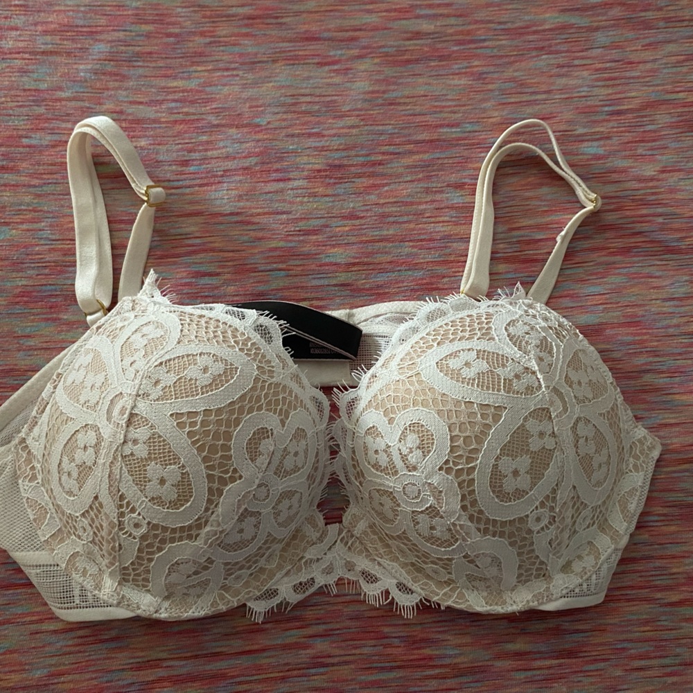 Victoria’s Secret bombshell bra